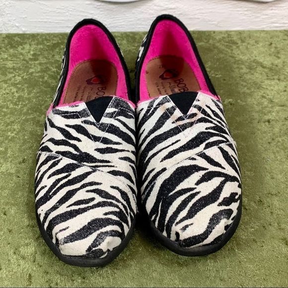 EUC Bobs Zebra Print Plush Pink Inside!  WOW! - Picture 2 of 12